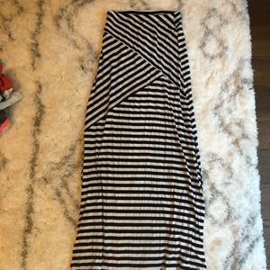 Striped maxi skirt with slit